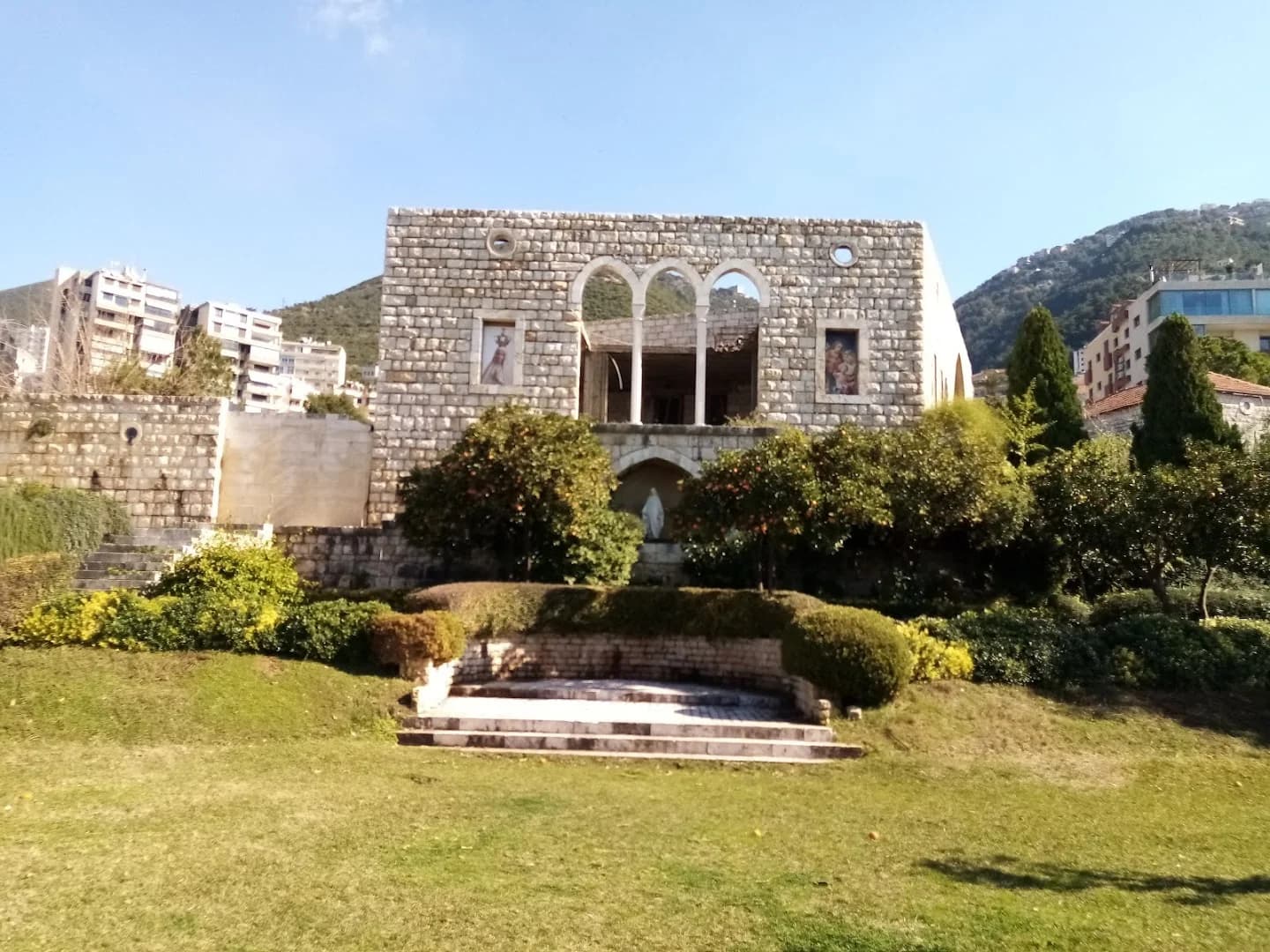 Exterior view of Saint George Monastery (Sahel Aalma)