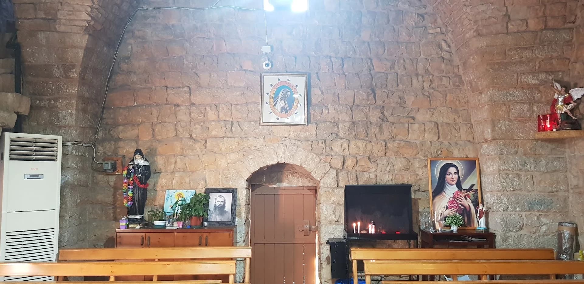 Interior view of Our Lady of the Rosary Church (Al-Wardieh)