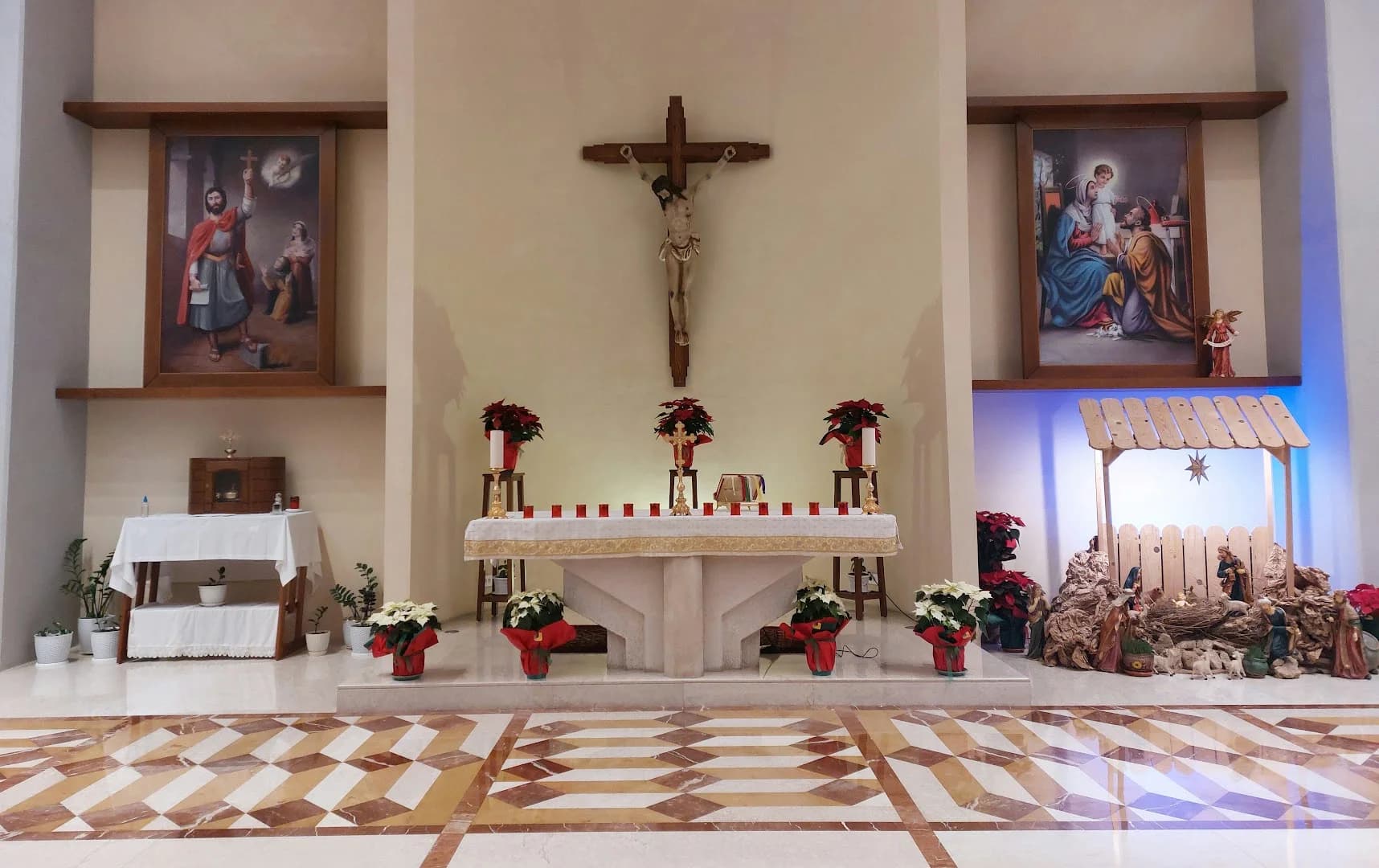 Interior view of Saint James Church (Byblos)