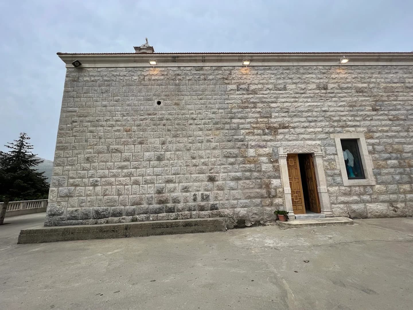 Exterior view of Our Lady of Herezmeny Church