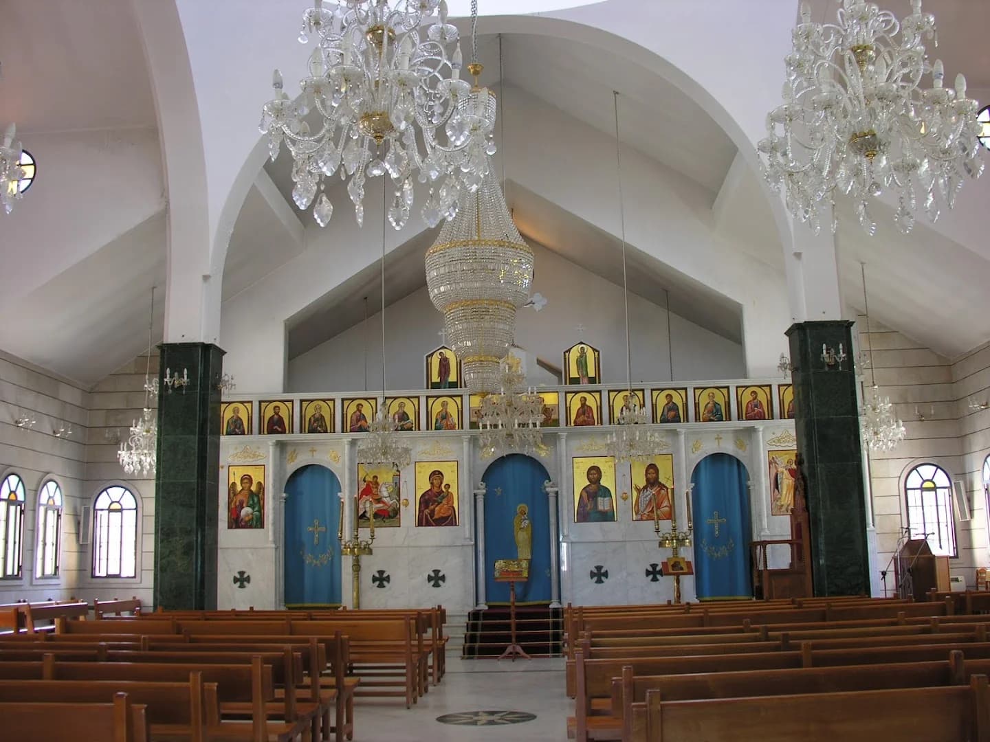 Interior view of Saint George Church (Bhamdoun)