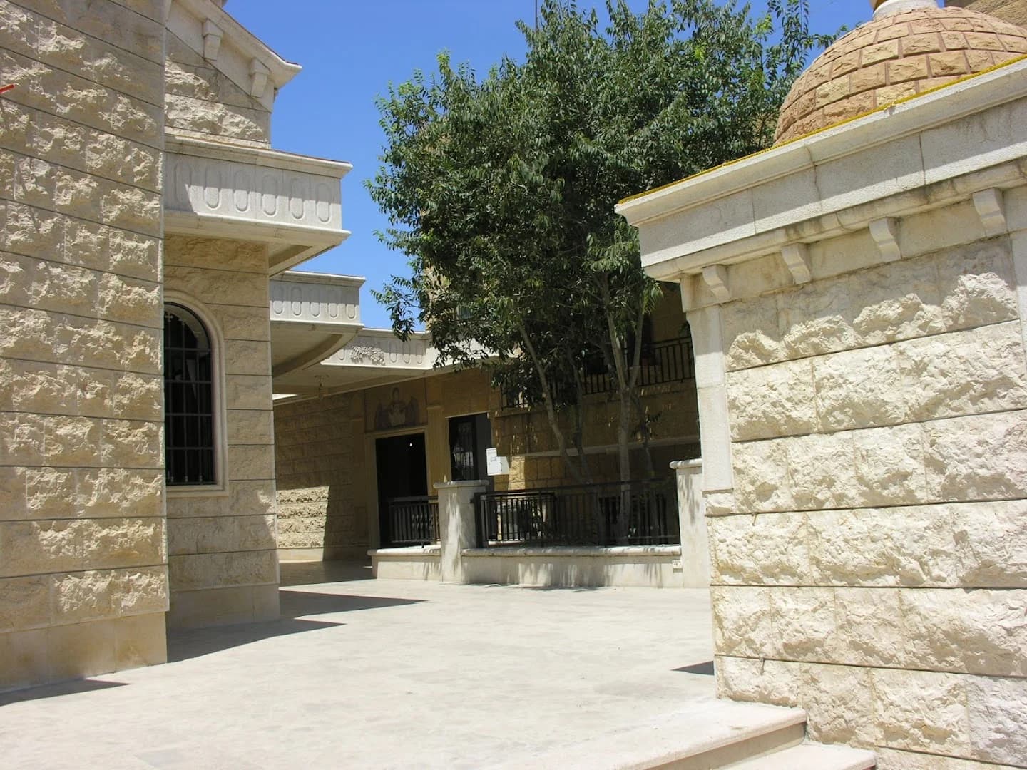 Exterior view of Saint George Church (Bhamdoun)