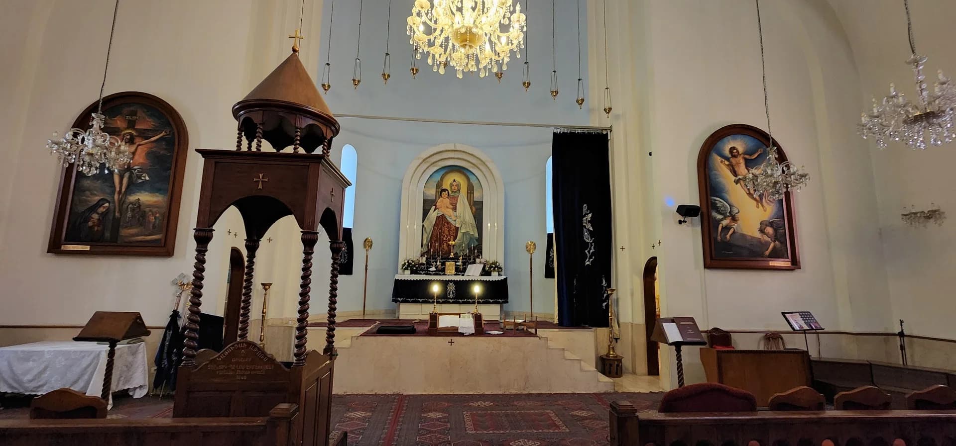الداخل view of كنيسة القديس فارطان