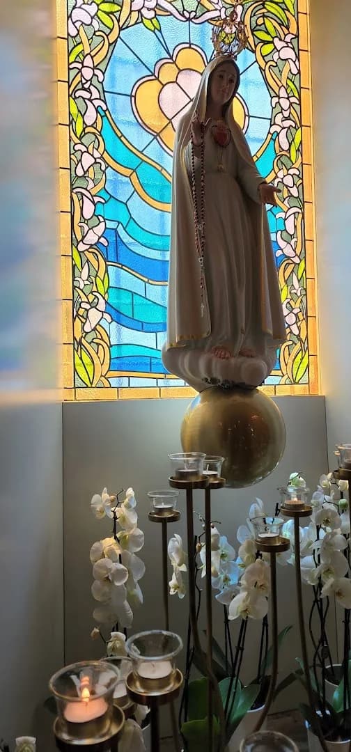 الداخل view of كنيسة مار ميخائيل المارونية