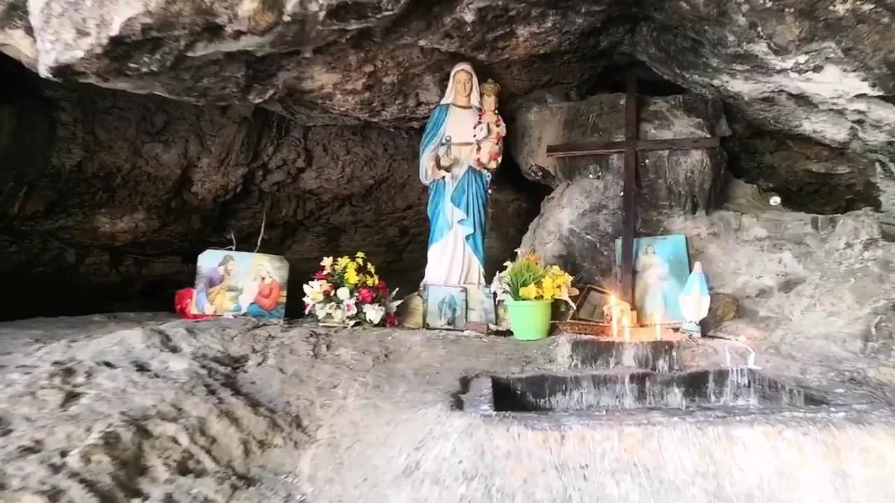 Intérieur view of Grotte Sacrée de Qana