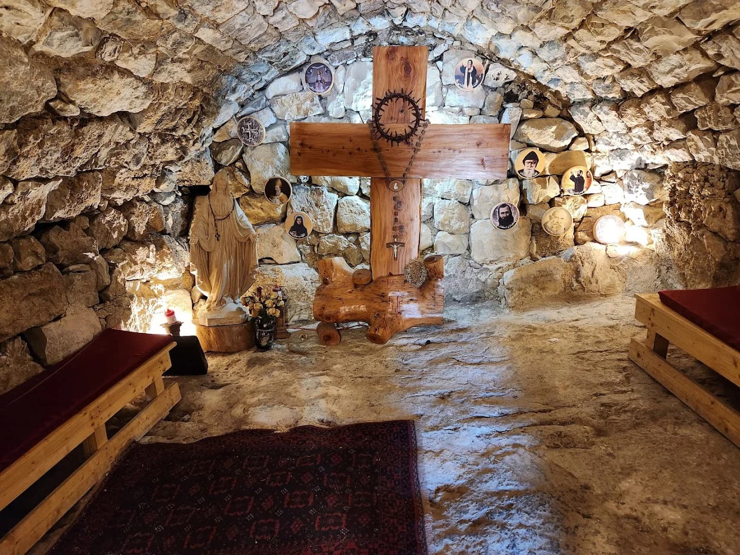 Intérieur view of Notre-Dame d'Ilige