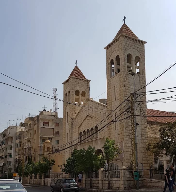Église Maronite Notre-Dame - Église in Sin El Fil